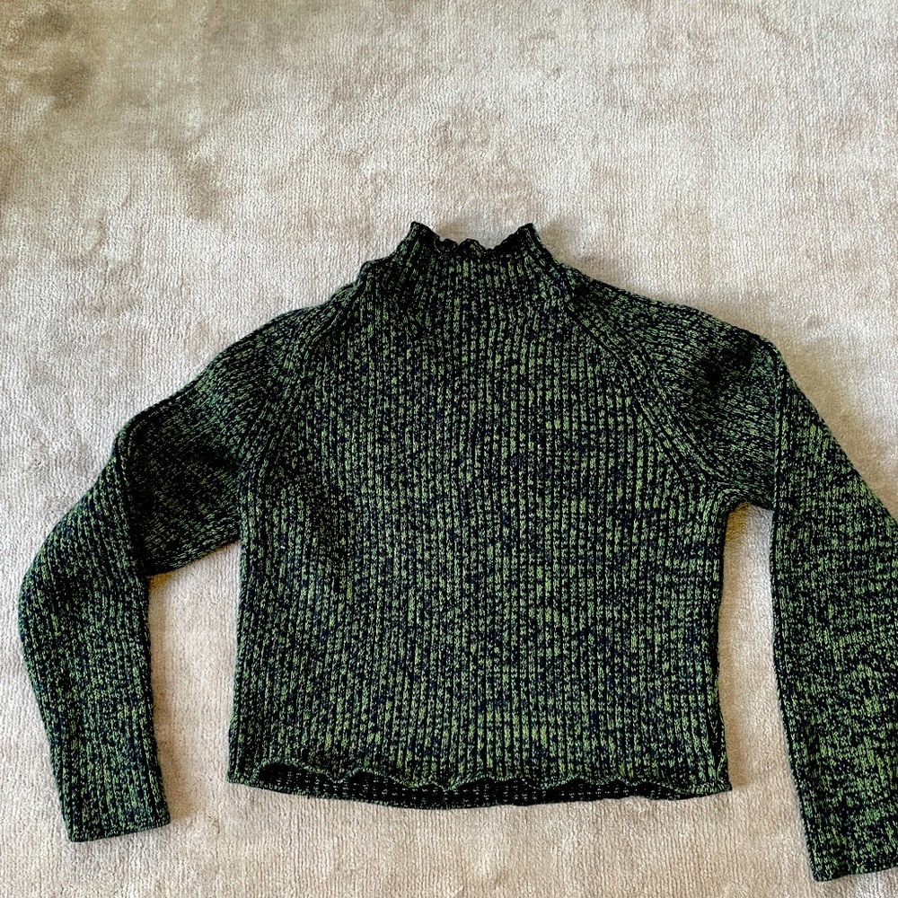 Lululemon Mock Neck crop sweater
